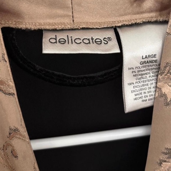 Vintage Delicates Long Black Velvet Robe Borcade Gold Floral Accent Large Luxury - Picture 7 of 7